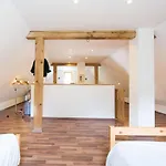 Tatil Evi Yellow House