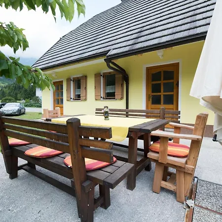 Yellow House Holiday home *