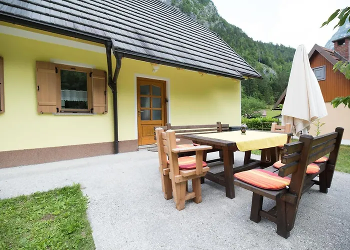 Hébergement de vacances Yellow House *